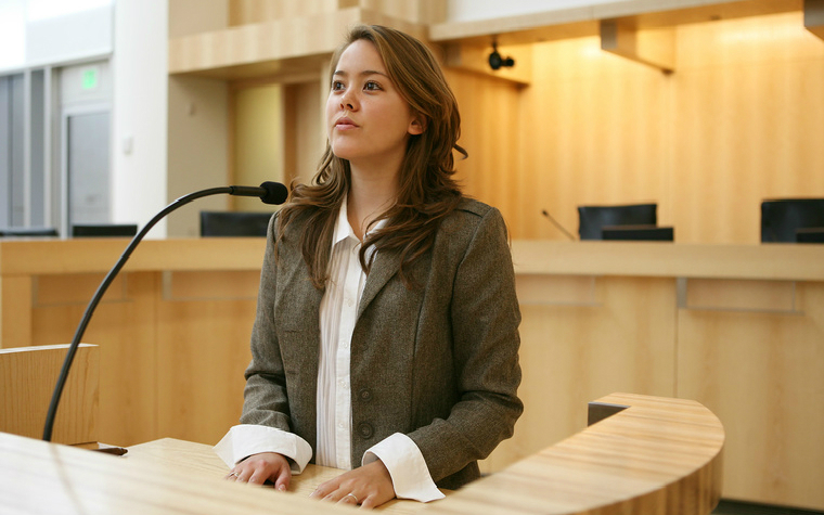 Description_of_image_used_in_presenting_evidence_on_neglect_in_court_quick_guide_young_woman_giving_evidence_in_court